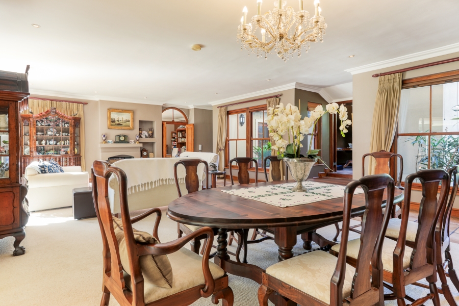 7 Bedroom Property for Sale in Zwaanswyk Western Cape
